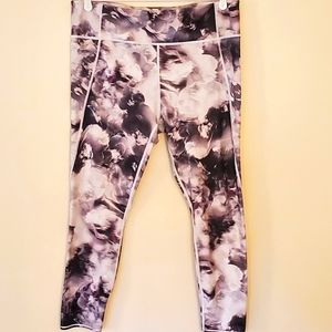 Athleta 7/8 Stash Pocket Floral Tight
